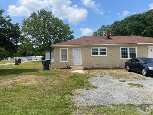Building Photo - 6312 Hwy 81 S Rental