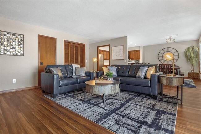 Building Photo - 6 Connie Ln