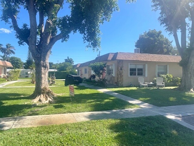 Photo - 106 NE 1st Ct