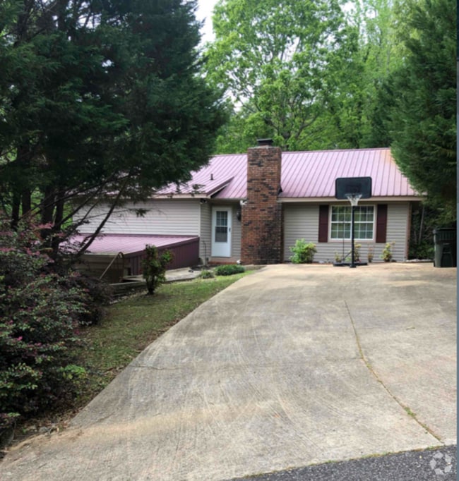 Building Photo - 4241 Springhill Dr Rental