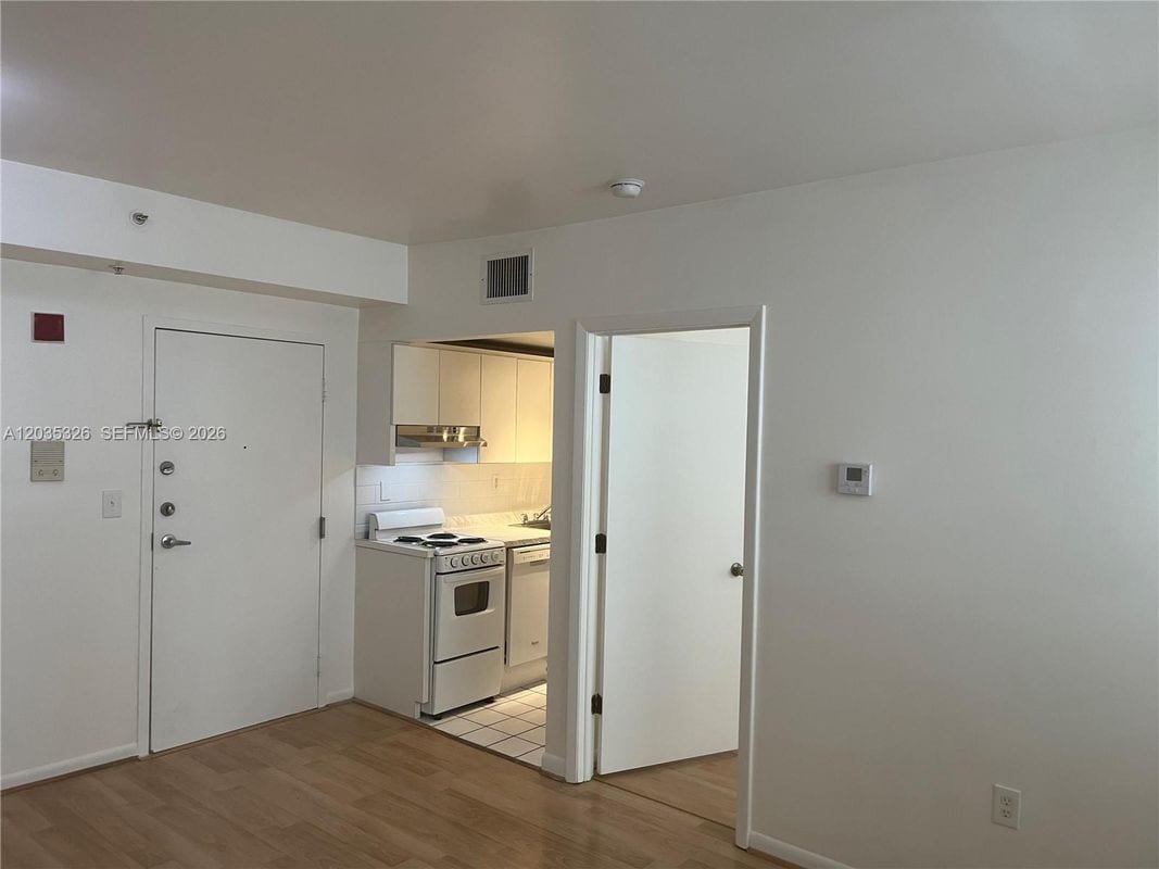 Photo - 1550 Drexel Ave Unit 203
