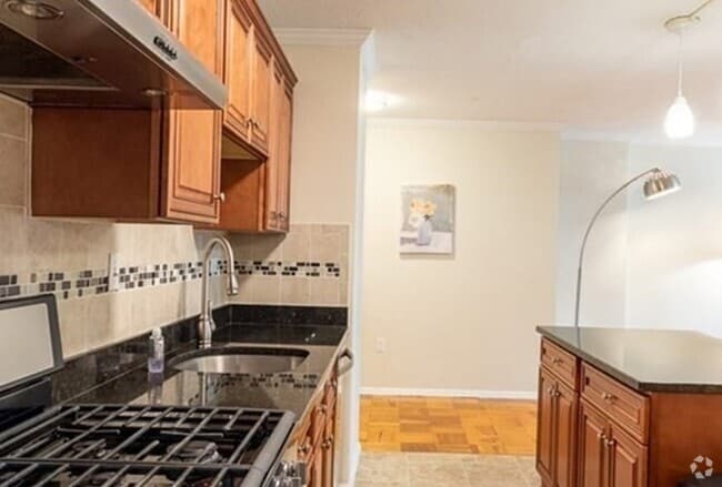 Building Photo - 2 Hawthorne Pl Unit 15M Rental