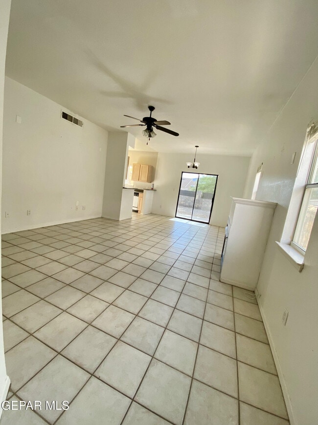 Photo - 2215 King James Pl