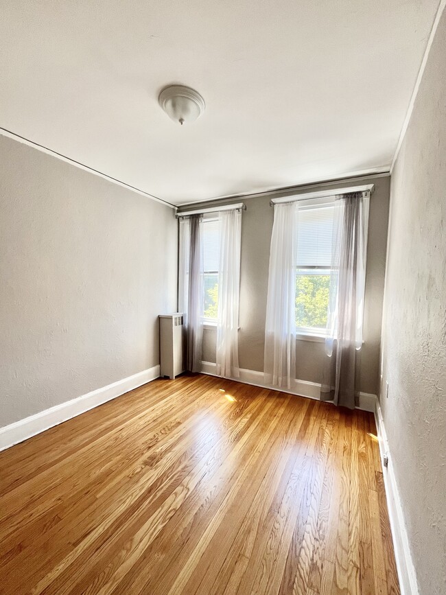 Photo - 129 Chiswick Rd Unit 13