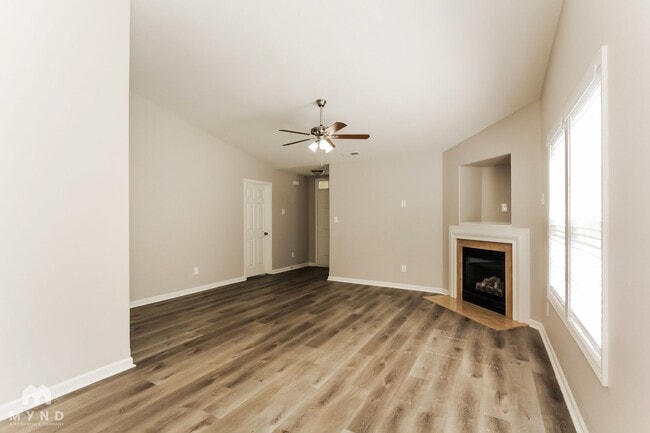 Photo - 10325 Hugue Way