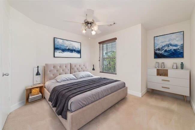 Photo - 826 E 40th St