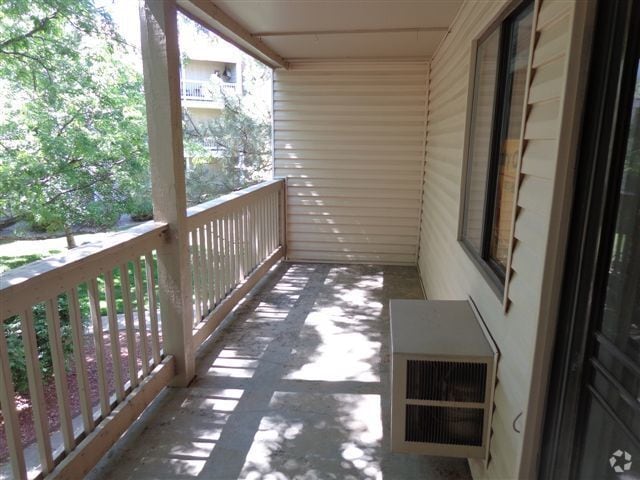 Building Photo - Spacious 1 bed Great location off Sable an... Rental