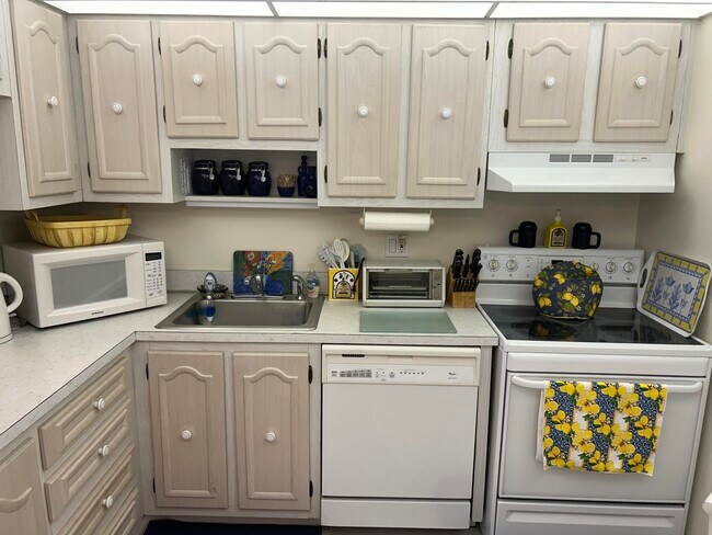 Photo - 1 Abbey Ln Unit 203