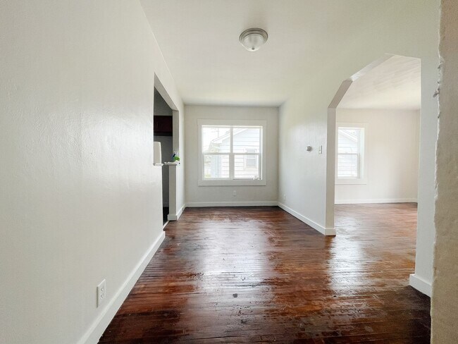 Photo - Cozy 2 Bedroom Home! Detached Garage! Large Backyard!