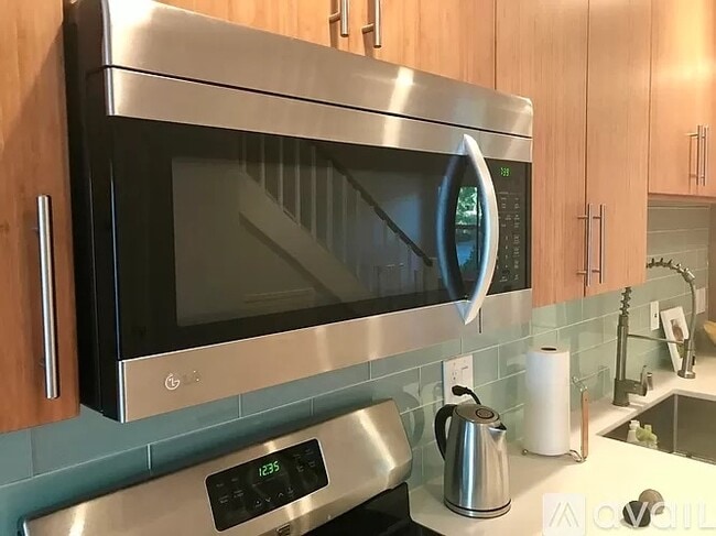 Building Photo - 827 Villa Ave