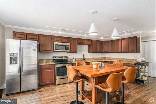 Building Photo - 666 W Germantown Pike Unit 2720 Rental