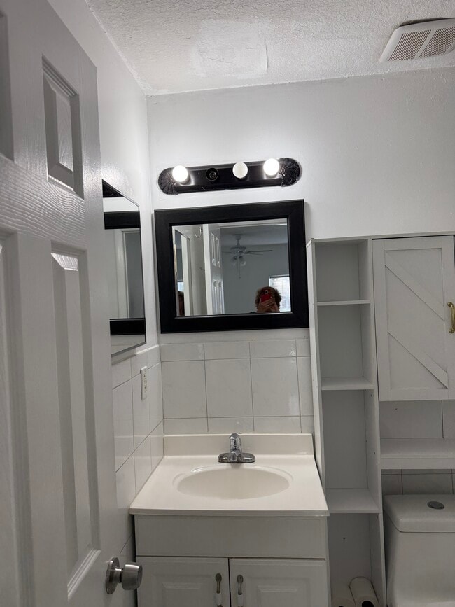 Building Photo - 7805 SW 129th Ct