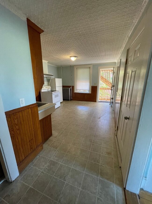 Photo - Studio Room Rentals and 2-Bedroom Units Unit 2B