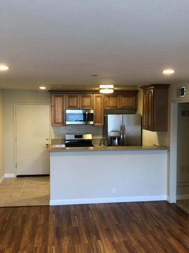 Building Photo - 1340 N Curson Ave Unit 303