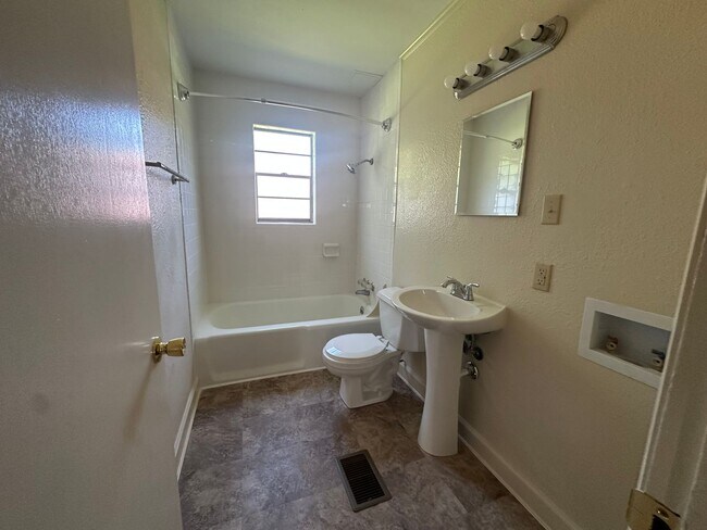 Photo - 1000 N Denver Unidad 1000 N Denver, Apt 1