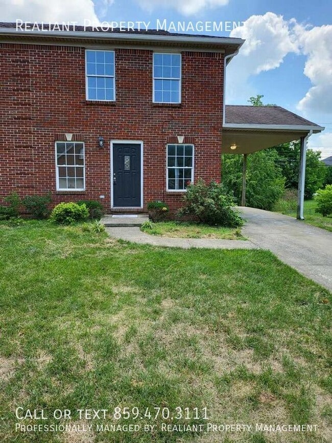 Building Photo - 223 Tanbark Dr