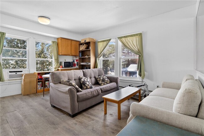 Photo - 303 Cornell St