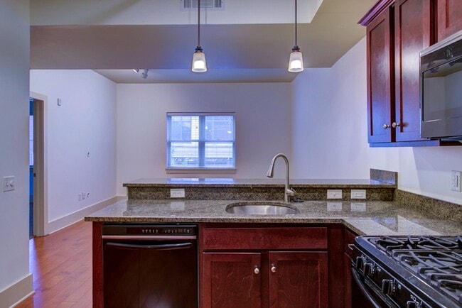 Photo - 159 E King St