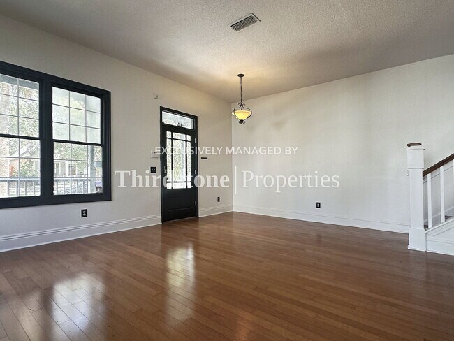 Photo - 1446 Silver St