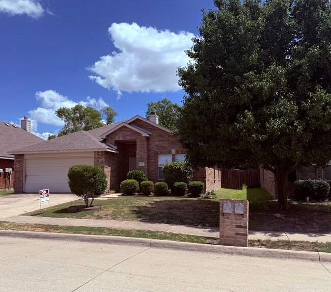 Building Photo - 12736 Northern Pine Dr Rental