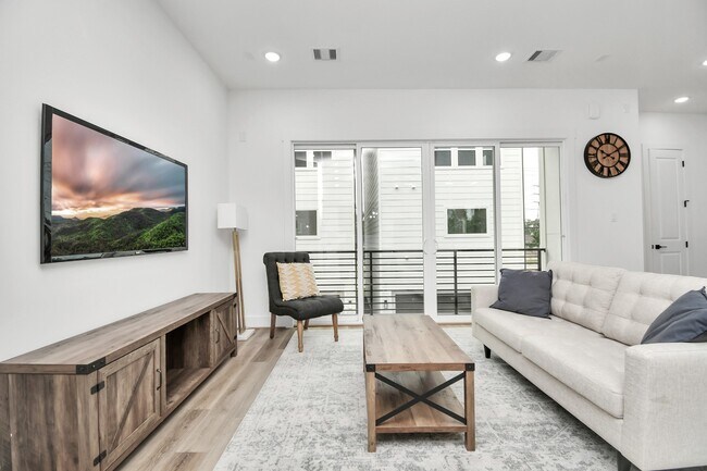 Photo - 4804 Elysian St