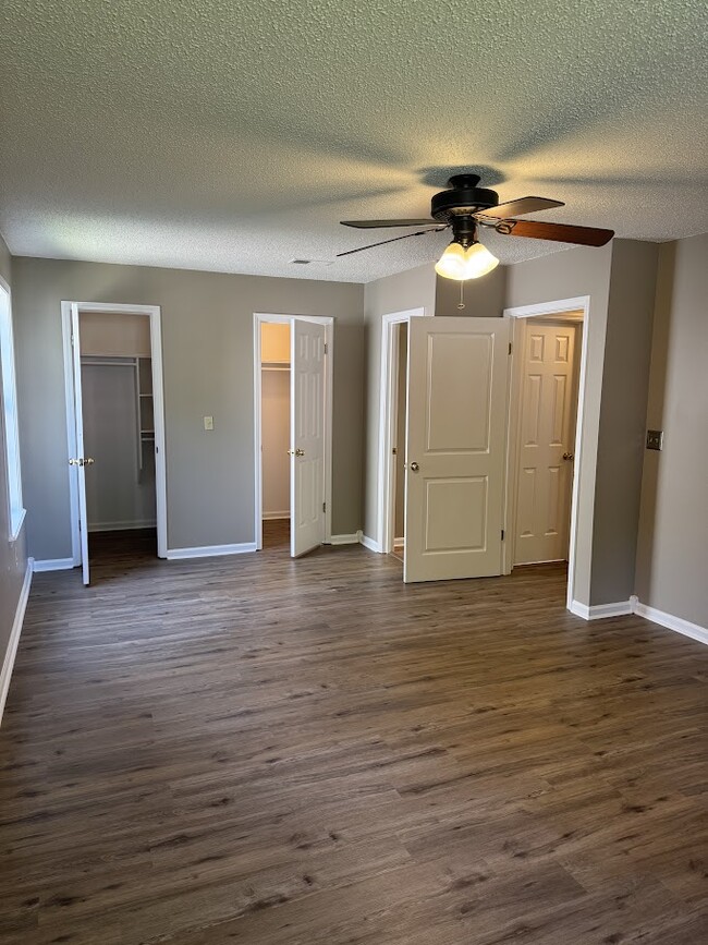 Photo - 4704 Sams Pl