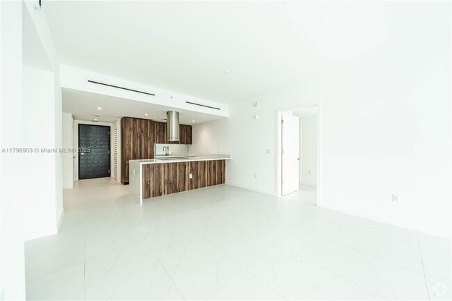 Building Photo - 9901 E Bay Harbor Dr Unit 602 Rental