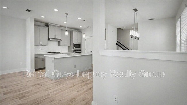 Photo - 409 Crestview Dr
