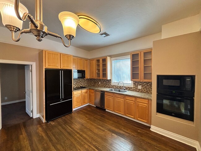 242 N 2nd Ave