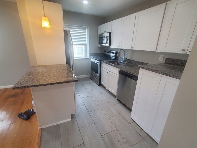 Building Photo - 24 Colgate Rd Unit 13 Rental
