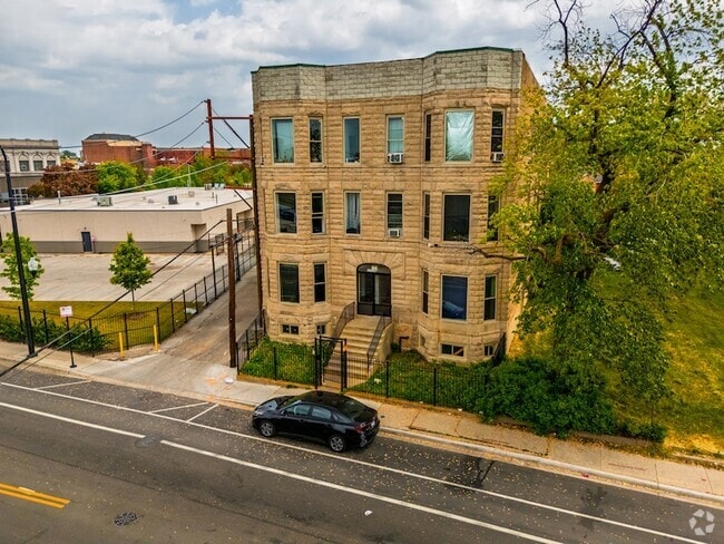 Building Photo - 317 S Homan Ave Unit 3E Rental