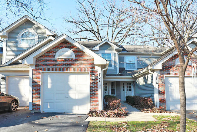 Photo - 724 Shady Oaks Ct Townhome