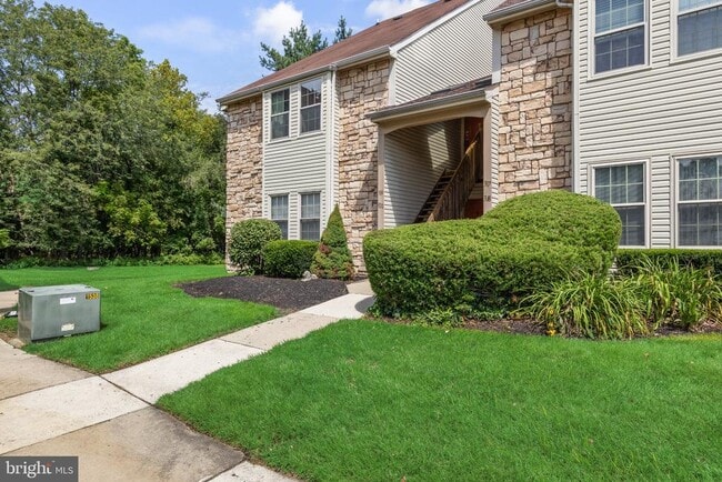 Photo - 319 Tavistock Rd