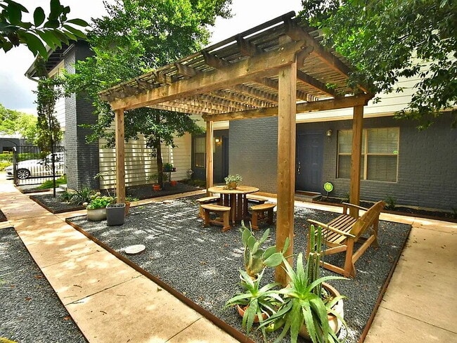 Building Photo - Updated North Austin Townhome with Exceptional Outdoor Space Unit 9