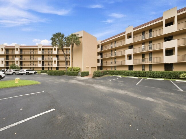 Building Photo - 6539 Coral Lake Dr Unit 403