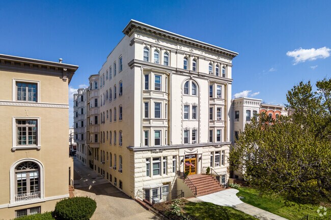 1BR, 1BA - 535SF