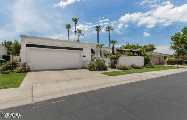 Photo - 2551 E Missouri Ave