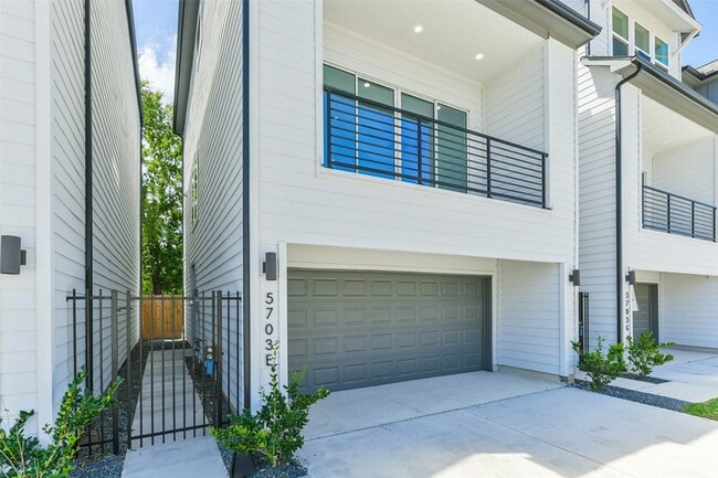 Photo - 5703 Balbo St