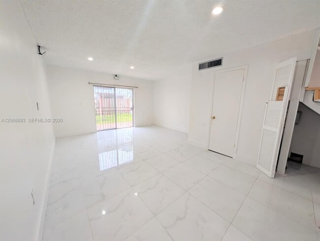 Photo - 21 SW 109th Ave