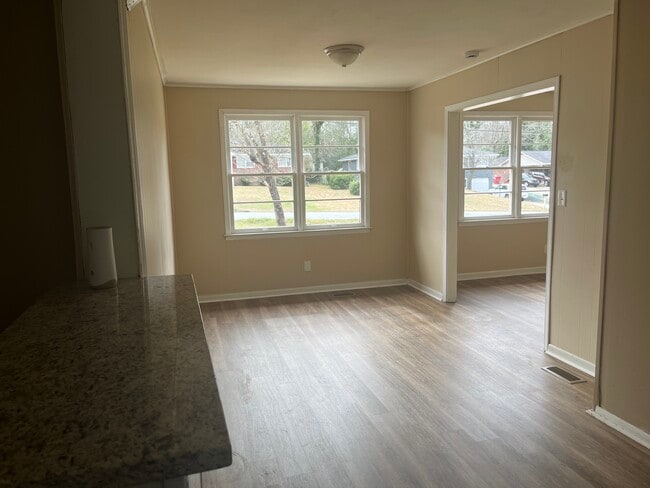 Photo - 3279 Ohara Dr S