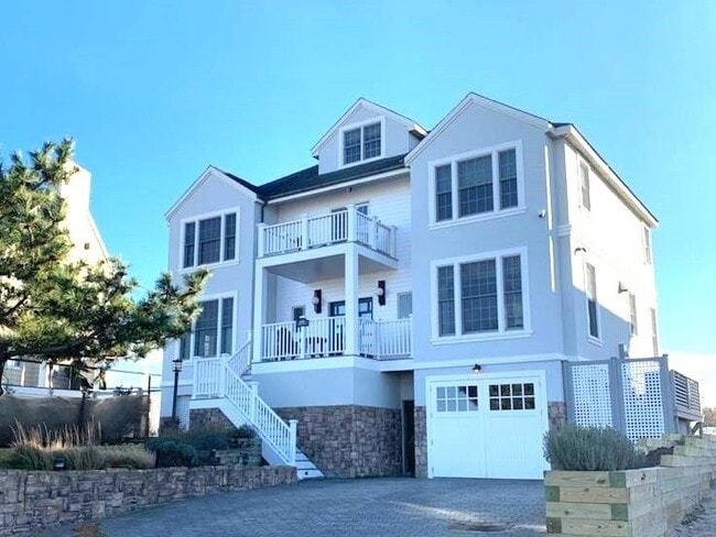 Building Photo - 949B Dune Rd Rental