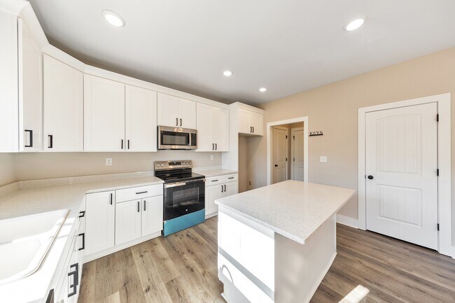 Photo - 336 Nobleman Way
