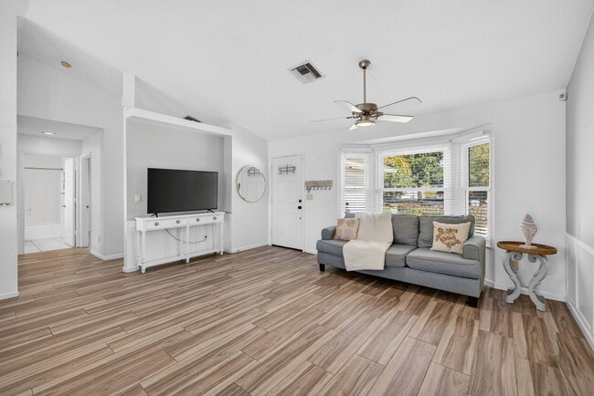 Photo - 341 11th Ave