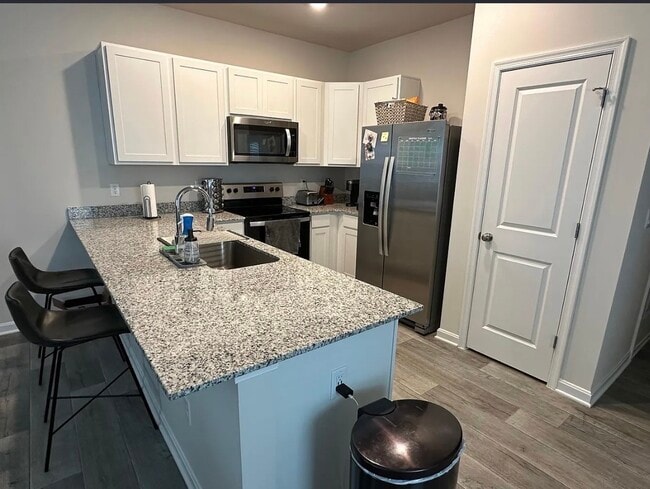 Photo - 411 Tevis St