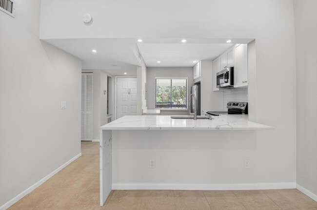 Photo - 6649 Somerset Dr Unit A206