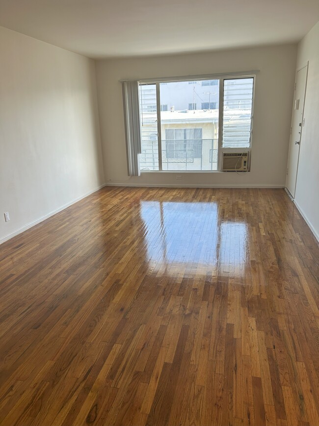 Building Photo - 7704 Romaine St Unit 8 Rental