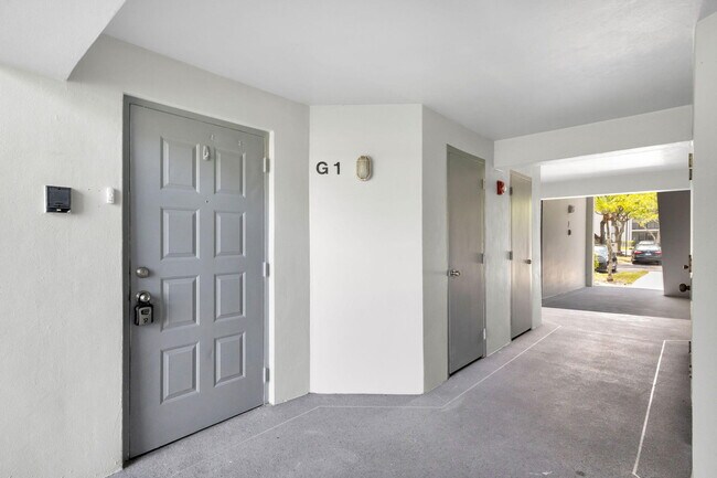 Building Photo - 1011 Green Pine Blvd Unit G1 Rental