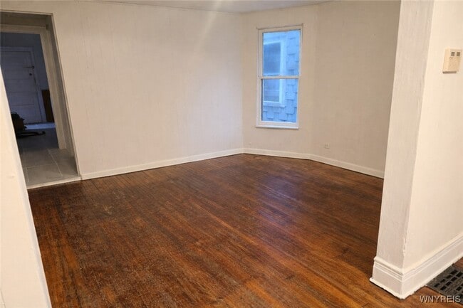 Photo - 644 E Ferry St