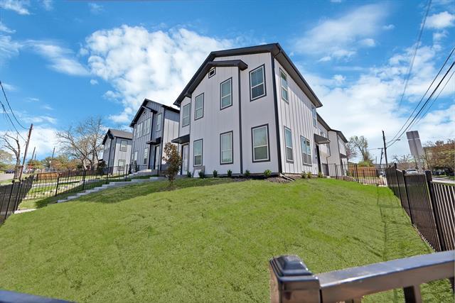 Photo - 302 E 7th St