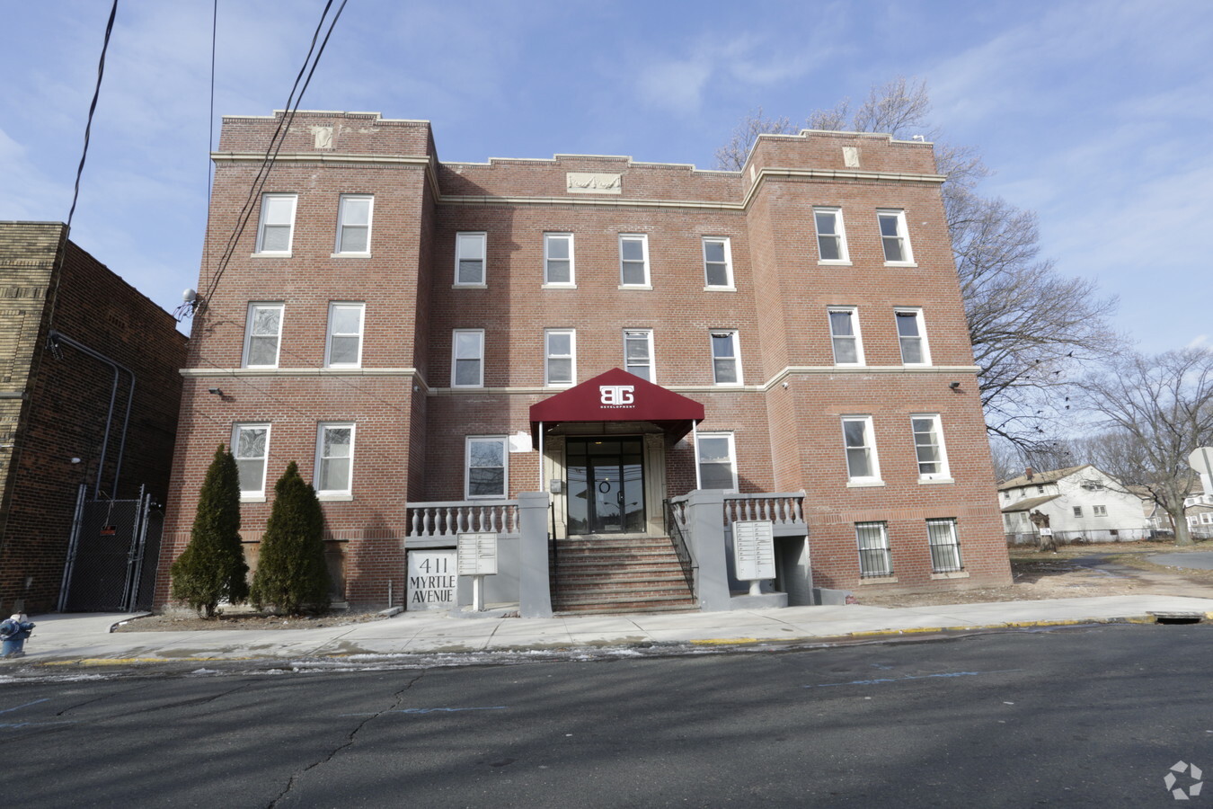 Photo - 411 Myrtle Avenue Apartments
